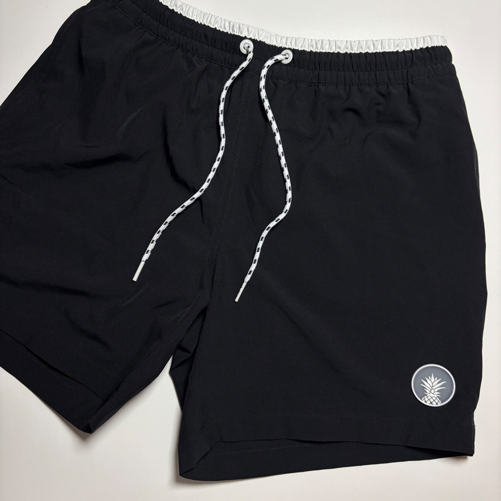 Chubbies Swim Trunks Black Mens Small 5.5 Inseam Lined bathing Suit Stretch logo